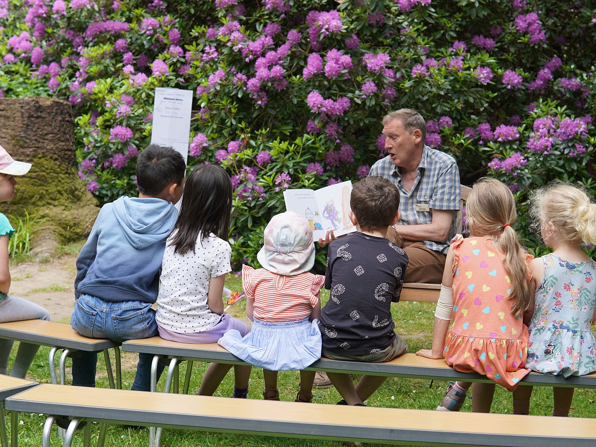 Storytelling at the Botanic Garden